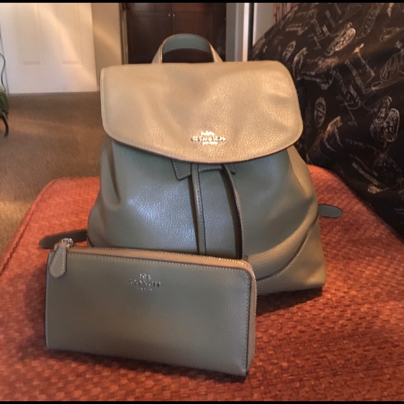 Coach Bag - Picture 3 of 7